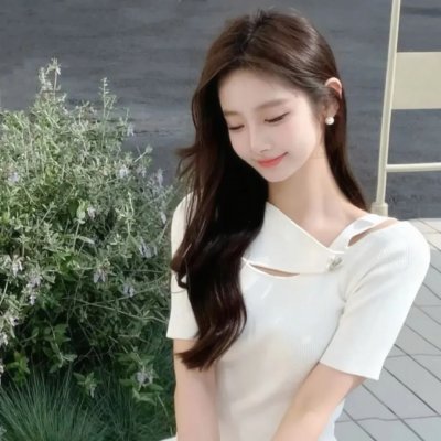 穿成侯府老夫人我一拖三救全家